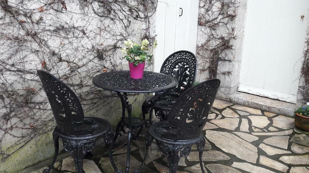 La Vigne Vierge Hotel Chateauneuf-sur-Loire Bagian luar foto